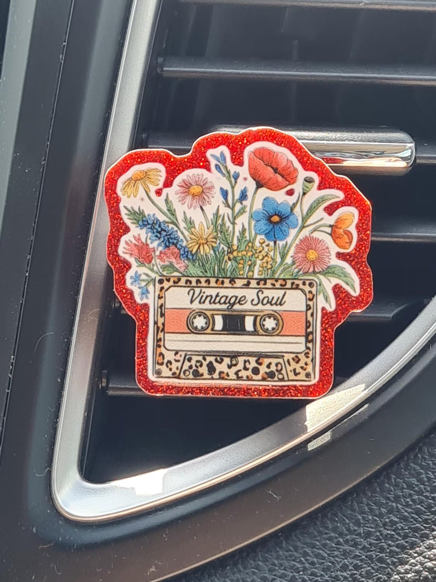 "Vintage Soul" Retro Car Air Freshener - Essential Oil Diffuser for Old Souls - Aesthetic Wood & Glass Vent Clip with Refillable Natural Scents