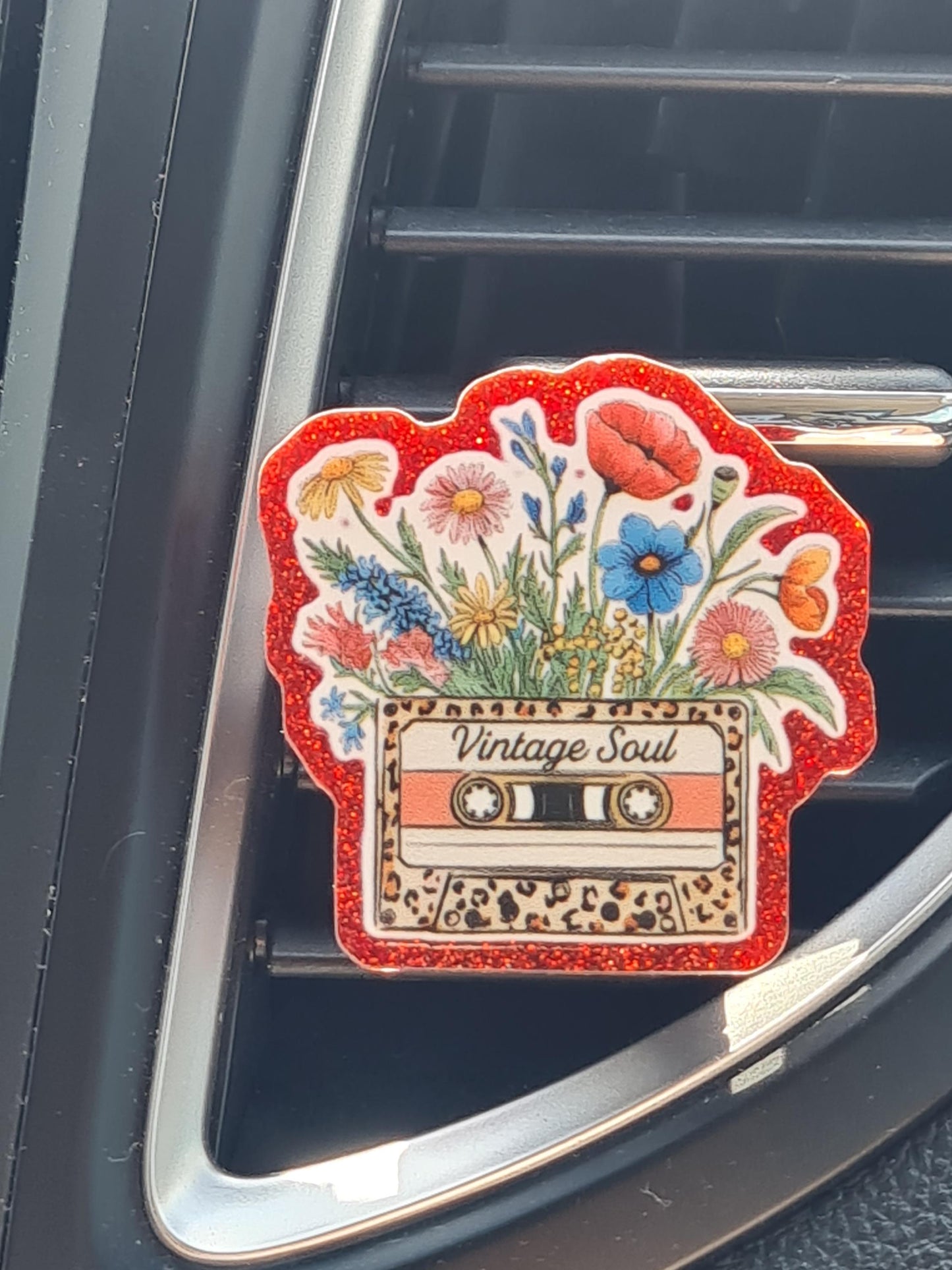 "Vintage Soul" Retro Car Air Freshener - Essential Oil Diffuser for Old Souls - Aesthetic Wood & Glass Vent Clip with Refillable Natural Scents